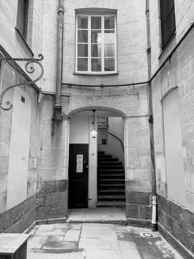 Pilori (1) Hall Immeuble