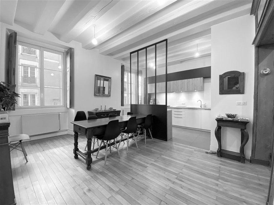 2 - Salle à manger chambre 1