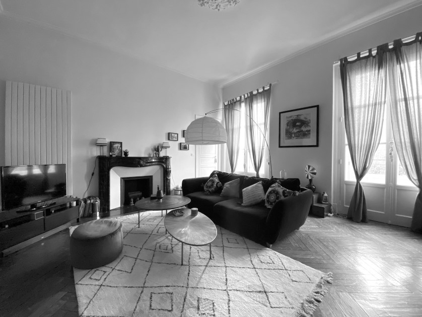 Commerce – Lumineux 3 pièces avec ascenseur – 440.000 € fai