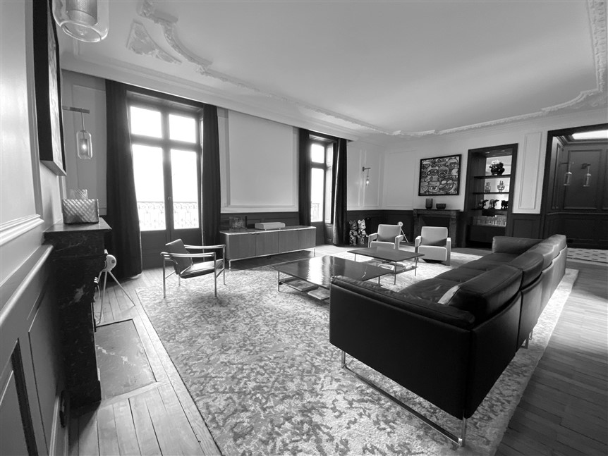 Hôtel de ville – Cathédrale luxueux 4 pièces avec balcons – 689.500 € fai