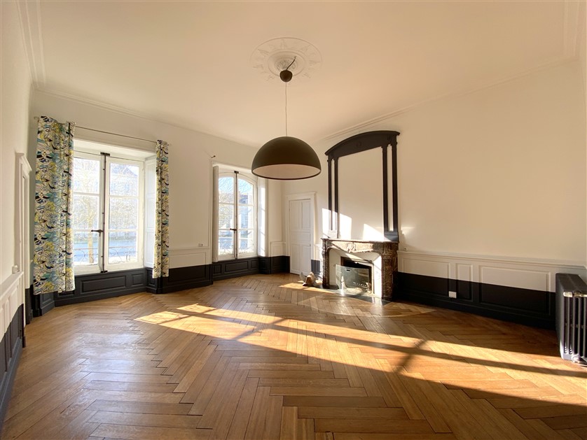 5 - Salon