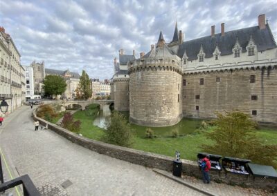 T3 bis meublé en Duplex face au château – 1.400€/MOIS C.C