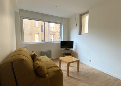Studio meublé ARISTIDE BRIAND – 620 € / MOIS C.C