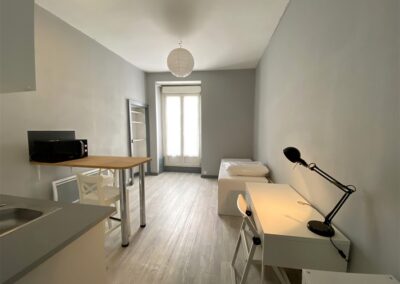STUDIO MEUBLE TALENSAC – 620 €/MOIS C.C