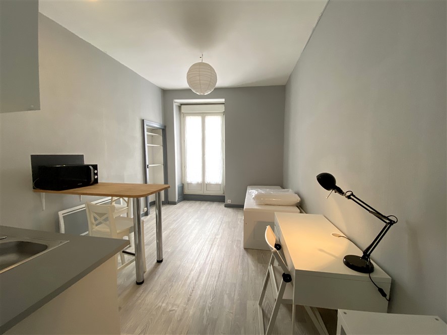 STUDIO MEUBLE TALENSAC – 620 €/MOIS C.C