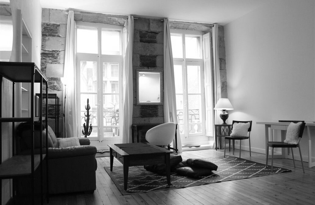 Bouffay – Charmant 2 pièces dans immeuble 18eme – 241.500 € fai
