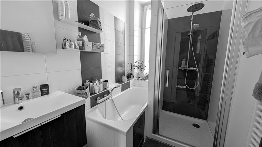 10 - Salle de bains du 1er étage chambre 1