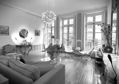 Place du Pilori – Luxueux 3 pièces avec balcon – 383.000 € fai